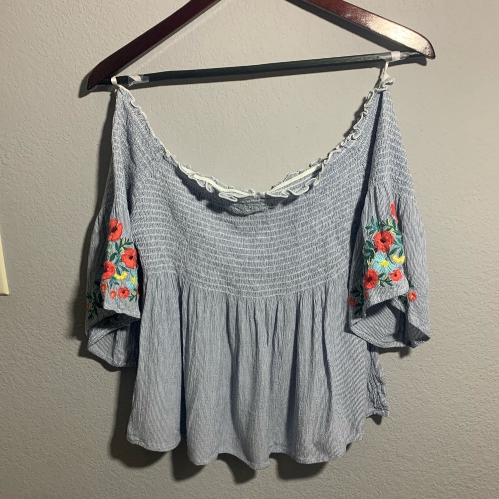 Hollister Off the shoulder blouse